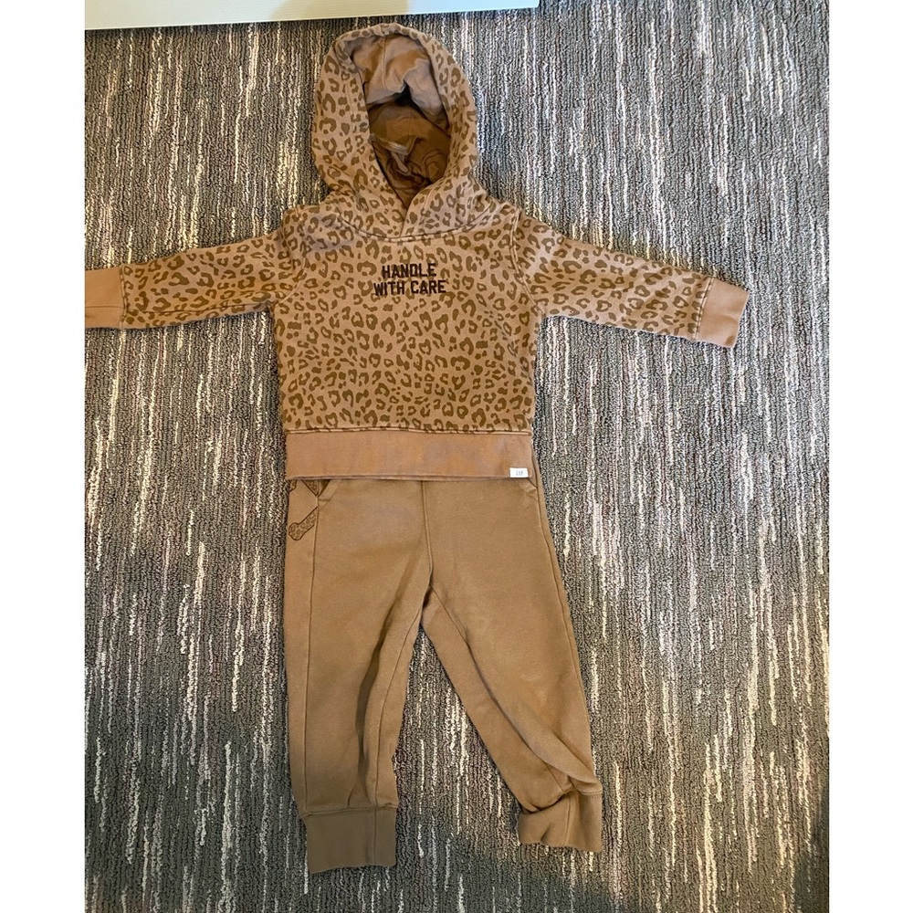 Gap sweatsuit